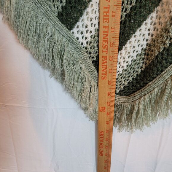 Vintage Boho Crochet Fringe Poncho One Size S-L Green Stripes Western USA Made - Picture 7 of 10